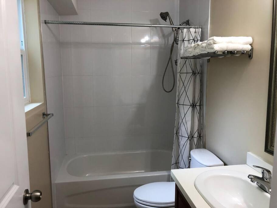 Modern Private Suite Close To Everything Vancouver Extérieur photo